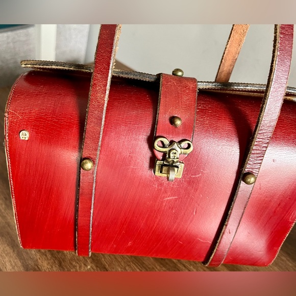 Vintage Etienne Aigner ‘Antic Red’ Leather Turnlock Satchel with Original Tags - Picture 7 of 13